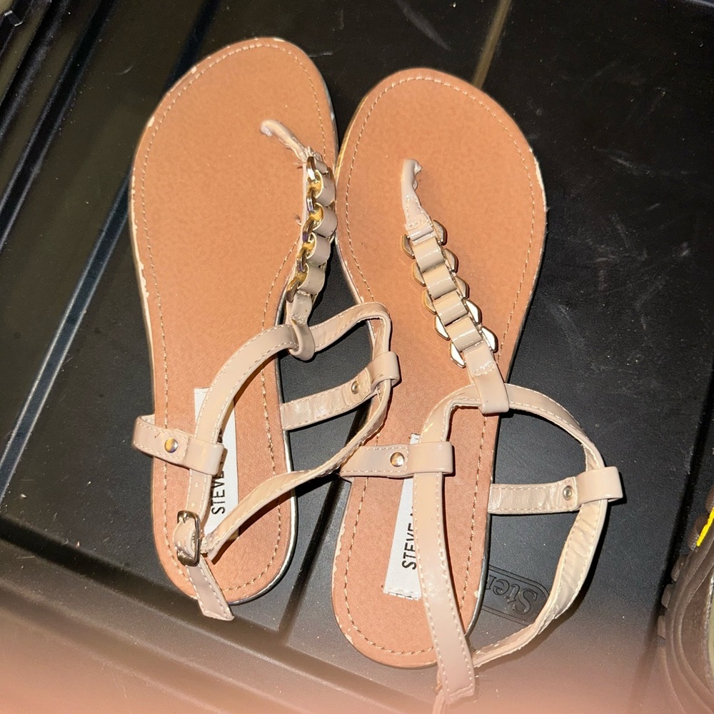 Steve Madden Tan Thong Sandals Minimalist Design